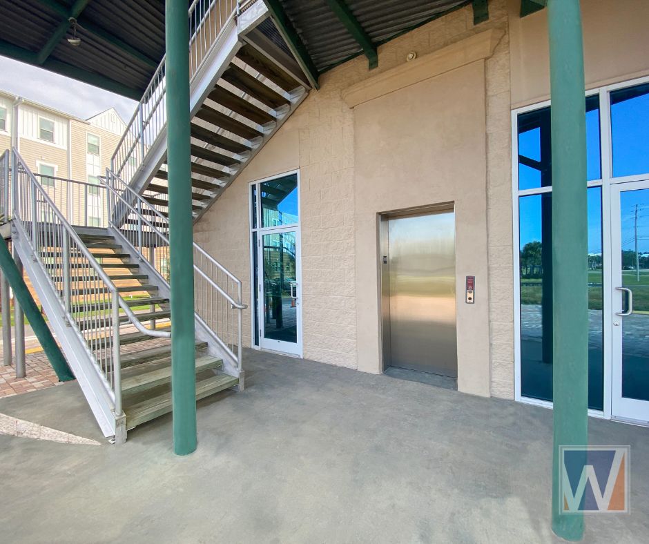 FSU & GCSC Campus Retail/ Office Building -Steps From Seminole Landing : 5102 Collegiate Dr, Panama City, FL 32405